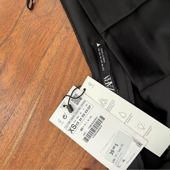 Mini Shorts - Picture 3 of 4